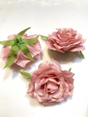 Róże- sztuczne - M - śr.6 cm - wys.3,5 cm  różowy- poliester - 1 szt