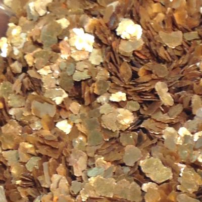 Mika w płatkach złota jasna  (płatki 3-5 mm) - 5 gram