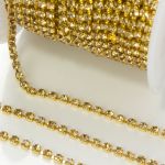 Taśma z kryształkami kolor złoty Light Colorado Topaz 2mm - 25cm