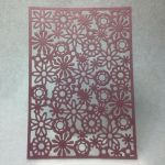 Scrapki ażurowy Witraż wytłaczany 20,3x14 cm metallic burgundy - 1 szt