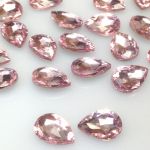 Kaboszon 14x10x5mm szklany fasetowany- drop -pearl pink -1 szt