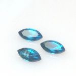 Kaboszon 10x5x3mm mm szklany fasetowany capri blue -1 szt