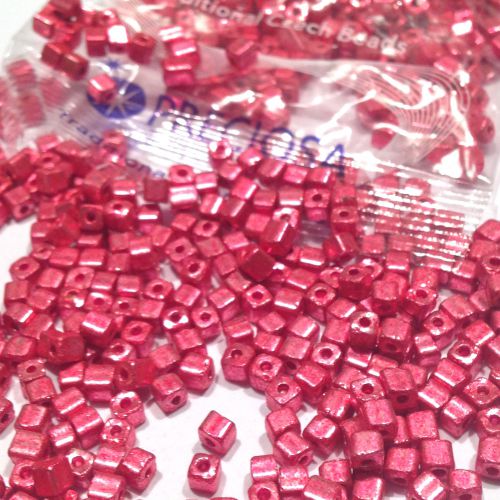 Cube Preciosa 3,4x3,4 mm Metallic Raspberry - 10 gram