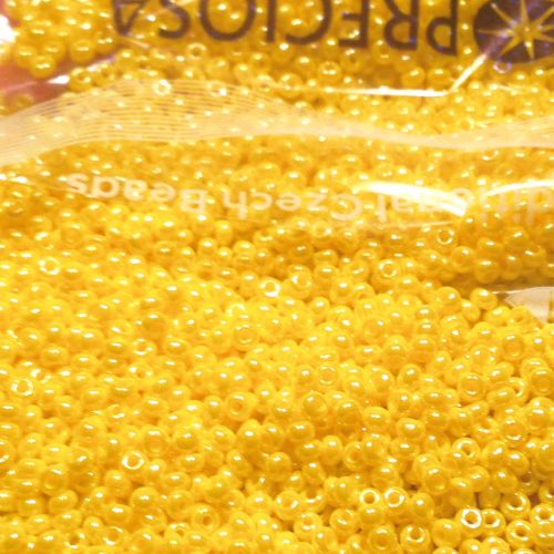 Rocaille 11/0 Czech seed beads - Sfinx Opaque Yellow 88110 - 10 gram