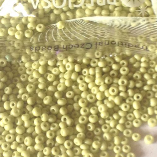 Rocaille 8/0 Czech seed beads - Opaque Milky Lt. Olive  - 10 gram