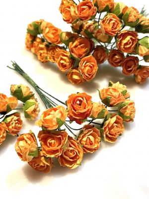 Różyczki mini - gł.1-1.5x1cm , na druciku 9 cm  , papierowe , łososiowy / zielony - 12 szt