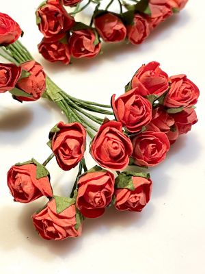 Różyczki mini - gł. 0.8-1.2x1cm , na druciku 9 cm  , papierowe , czerwony / zielony - 12 szt