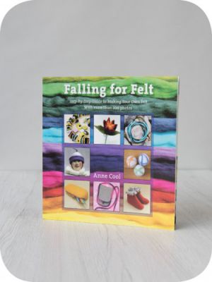 Falling for Felt - wyd. anglojęzyczne ,64 strony  -  1 szt